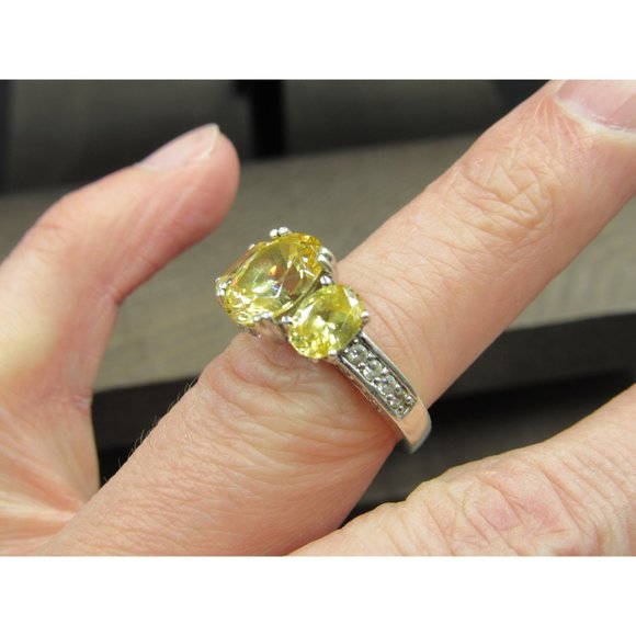 Size 6 Sterling Silver Stunning Triple Yellow Cubic Zirconia Band Ring - Picture 3 of 8